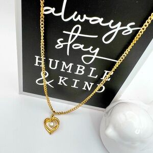 GOLD TONE HEART NECKLACE